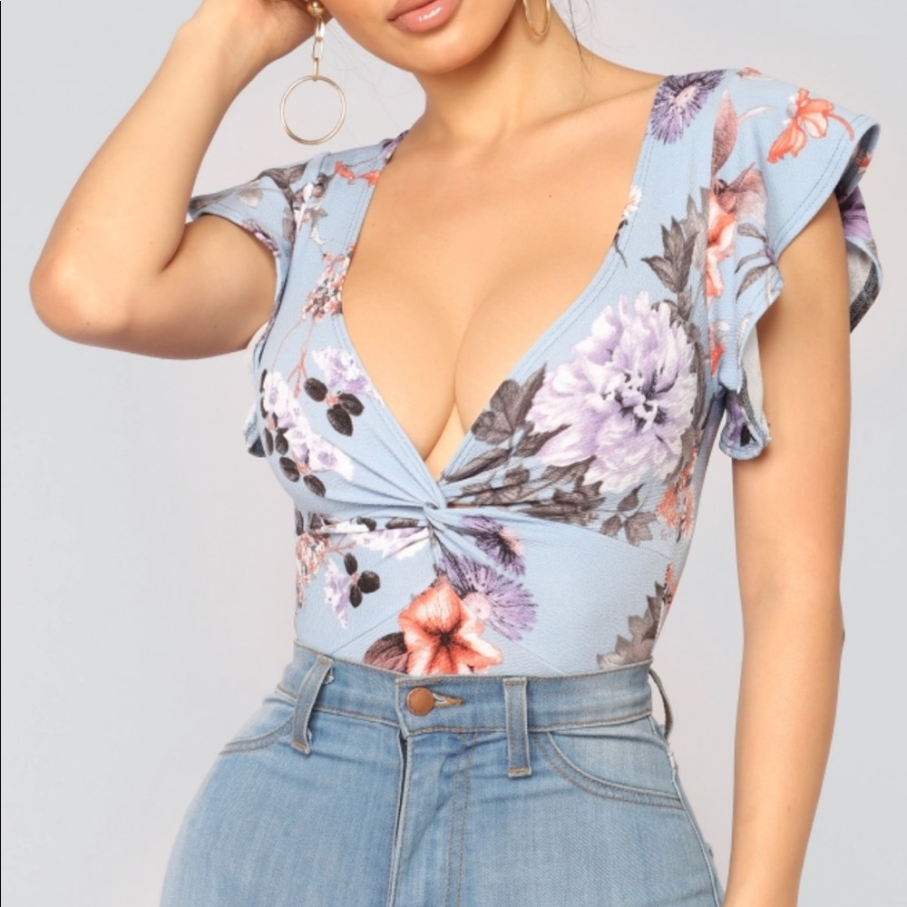NEVER WORN Blue / Periwinkle Floral Bodysuit